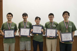 Traveling members of the 2018 U.S. Physics Team Traveling members of the 2018 U.S. Physics Team